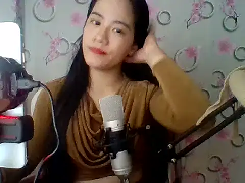 Snapshot of Nana-68 chatting on 02-10-25, 03:57 Nana-68 online show from 02-10-25, 03:57