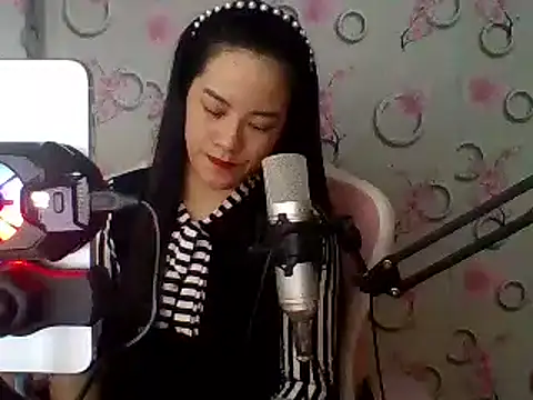 Snapshot of Nana-68 chatting on 02-13-25, 05:58 Nana-68 online show from 02-13-25, 05:58