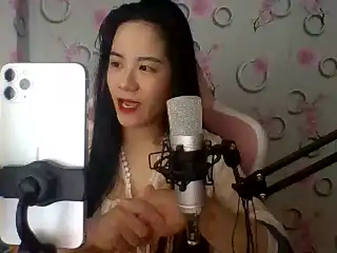 Snapshot of Nana-68 chatting on 02-13-25, 01:37 Nana-68 online show from 02-13-25, 01:37