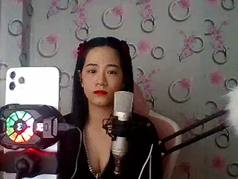 Snapshot of Nana-68 chatting on 02-16-25, 07:04 Nana-68 online show from 02-16-25, 07:04