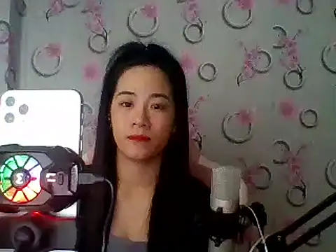 Snapshot of Nana-68 chatting on 02-19-25, 12:44 Nana-68 online show from 02-19-25, 12:44
