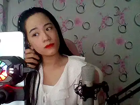 Snapshot of Nana-68 chatting on 02-23-25, 08:06 Nana-68 online show from 02-23-25, 08:06