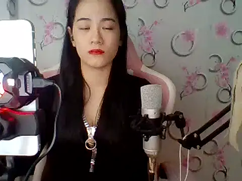 Snapshot of Nana-68 chatting on 02-23-25, 12:48 Nana-68 online show from 02-23-25, 12:48