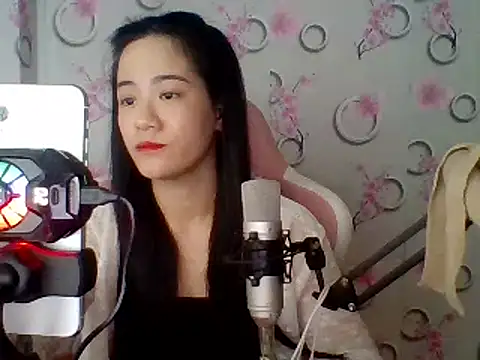 Snapshot of Nana-68 chatting on 02-25-25, 06:58 Nana-68 online show from 02-25-25, 06:58