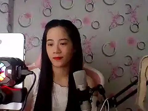 Snapshot of Nana-68 chatting on 02-25-25, 12:55 Nana-68 online show from 02-25-25, 12:55