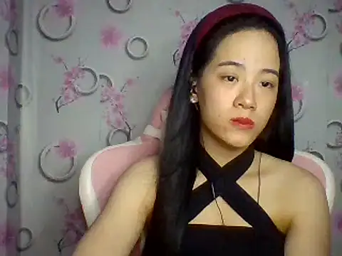 Snapshot of Nana-68 chatting on 10-18-25, 12:50 Nana-68 online show from 10-18-25, 12:50