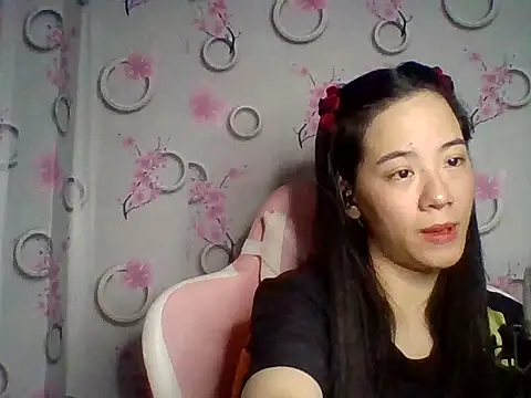 Snapshot of Nana-68 chatting on 10-21-25, 03:24 Nana-68 online show from 10-21-25, 03:24