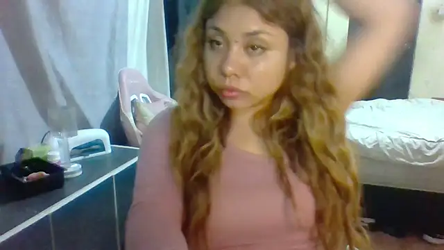 Snapshot of Jennxdolls chatting on 12-31-24, 04:27 Jennxdolls online show from 12-31-24, 04:27