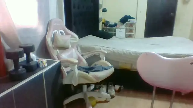 Snapshot of Jennxdolls chatting on 02-13-25, 03:24 Jennxdolls online show from 02-13-25, 03:24