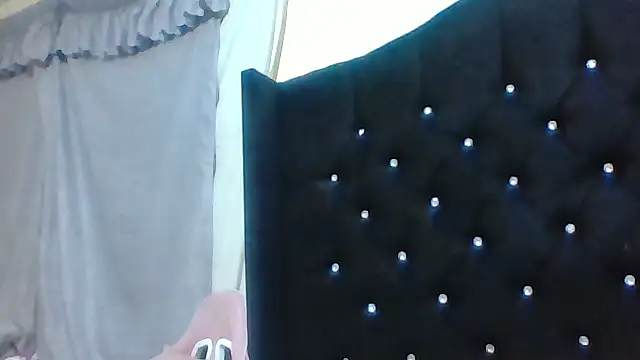 Snapshot of Jennxdolls chatting on 02-18-25, 04:15 Jennxdolls online show from 02-18-25, 04:15