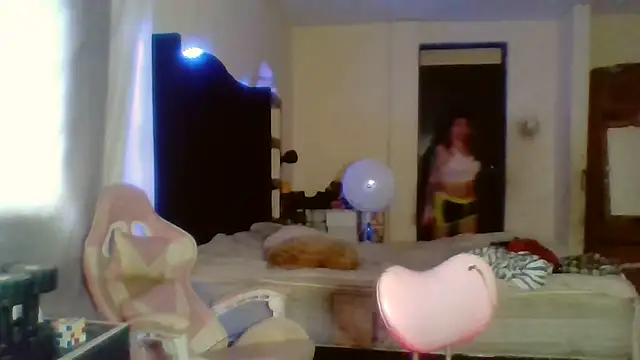 Snapshot of Jennxdolls chatting on 02-20-25, 03:41 Jennxdolls online show from 02-20-25, 03:41