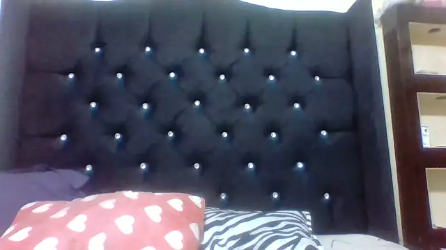 Snapshot of Jennxdolls chatting on 03-08-25, 01:36 Jennxdolls online show from 03-08-25, 01:36