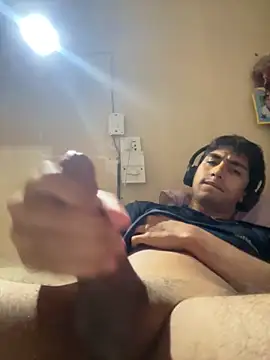 Snapshot of beautifulMax chatting on 03-02-26, 08:10 beautifulMax online show from 03-02-26, 08:10