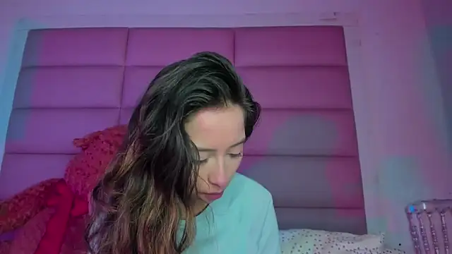 little-Emma online show from 12-22-25, 03:36