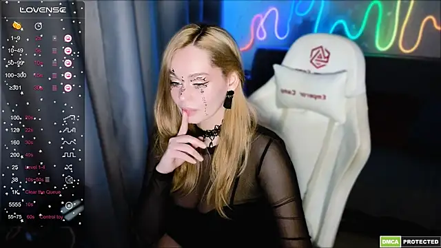 Snapshot of Bad_Girl009 chatting on 10-18-25, 04:30 Bad Girl009 online show from 10-18-25, 04:30