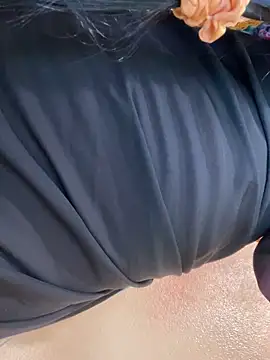 Snapshot of Evelyn_Moon chatting on 11-19-25, 01:33 Evelyn Moon online show from 11-19-25, 01:33