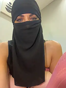 Snapshot of Amberonee31 chatting on 02-06-25, 09:28 Amberonee31 online show from 02-06-25, 09:28