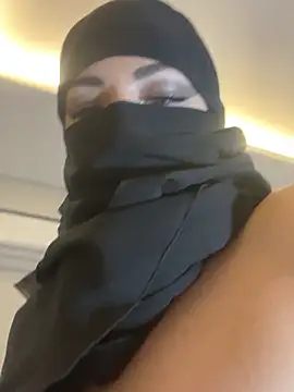 Snapshot of Amberonee31 chatting on 03-04-25, 10:27 Amberonee31 online show from 03-04-25, 10:27