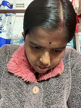 Snapshot of Beauty-queen chatting on 01-10-25, 10:28 Beauty-queen online show from 01-10-25, 10:28