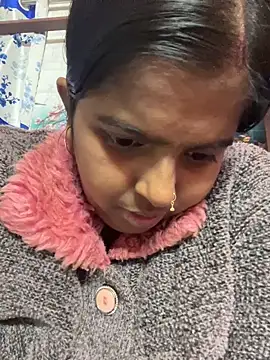 Snapshot of Beauty-queen chatting on 01-11-25, 02:15 Beauty-queen online show from 01-11-25, 02:15