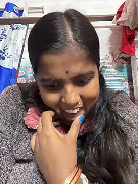 Snapshot of Beauty-queen chatting on 01-12-25, 01:37 Beauty-queen online show from 01-12-25, 01:37