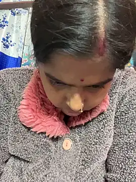 Snapshot of Beauty-queen chatting on 01-15-25, 03:39 Beauty-queen online show from 01-15-25, 03:39