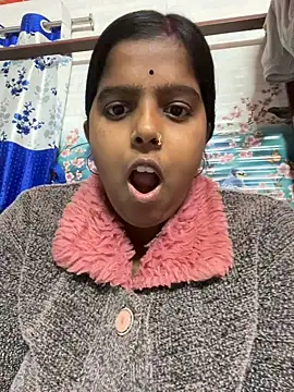 Snapshot of Beauty-queen chatting on 01-24-25, 09:49 Beauty-queen online show from 01-24-25, 09:49