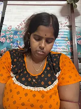 Snapshot of Beauty-queen chatting on 02-03-25, 11:20 Beauty-queen online show from 02-03-25, 11:20