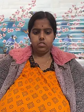 Snapshot of Beauty-queen chatting on 02-06-25, 03:31 Beauty-queen online show from 02-06-25, 03:31