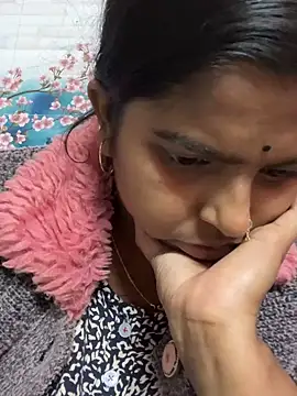 Snapshot of Beauty-queen chatting on 02-14-25, 02:12 Beauty-queen online show from 02-14-25, 02:12