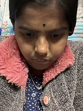 Snapshot of Beauty-queen chatting on 02-15-25, 10:00 Beauty-queen online show from 02-15-25, 10:00