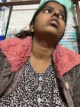 Snapshot of Beauty-queen chatting on 02-27-25, 05:04 Beauty-queen online show from 02-27-25, 05:04