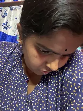 Snapshot of Beauty-queen chatting on 03-04-25, 10:57 Beauty-queen online show from 03-04-25, 10:57