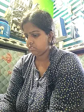 Snapshot of Beauty-queen chatting on 03-10-25, 04:07 Beauty-queen online show from 03-10-25, 04:07