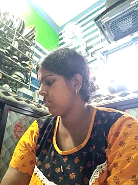 Snapshot of Beauty-queen chatting on 03-11-25, 04:21 Beauty-queen online show from 03-11-25, 04:21