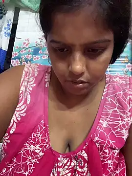 Snapshot of Beauty-queen chatting on 10-29-25, 10:39 Beauty-queen online show from 10-29-25, 10:39