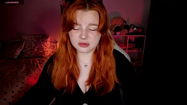 Snapshot of _Lisa_x chatting on 10-11-25, 02:48  Lisa x online show from 10-11-25, 02:48