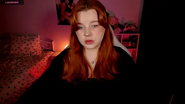 Snapshot of _Lisa_x chatting on 10-19-25, 03:45  Lisa x online show from 10-19-25, 03:45