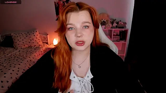 Snapshot of _Lisa_x chatting on 10-24-25, 10:00  Lisa x online show from 10-24-25, 10:00