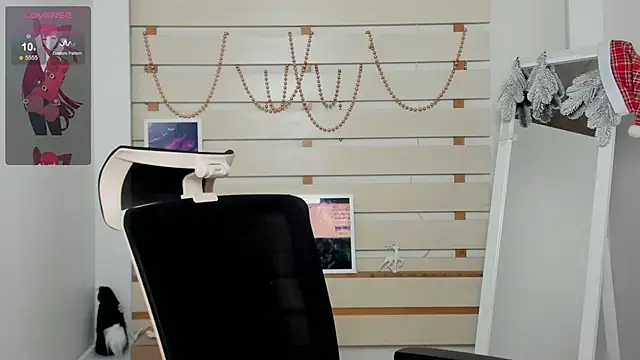 Josephine Kiss online show from 01-15-25, 11:30