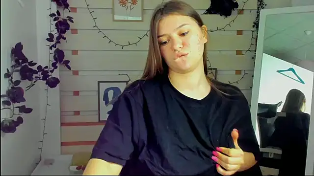 Josephine Kiss online show from 04-11-26, 07:45