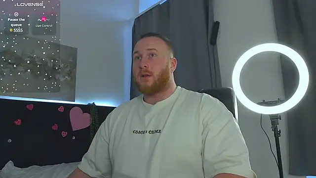 Snapshot of RoddyStill chatting on 02-14-25, 07:38 RoddyStill online show from 02-14-25, 07:38