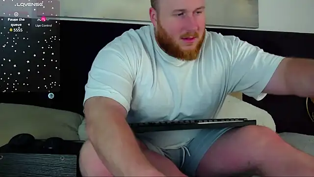 Snapshot of RoddyStill chatting on 12-15-25, 09:24 RoddyStill online show from 12-15-25, 09:24