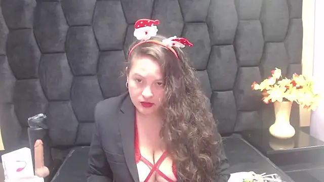 Snapshot of SaraThomso chatting on 12-24-24, 02:01 SaraThomso online show from 12-24-24, 02:01