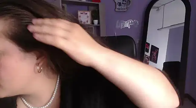 Snapshot of SaraThomso chatting on 12-30-24, 06:20 SaraThomso online show from 12-30-24, 06:20