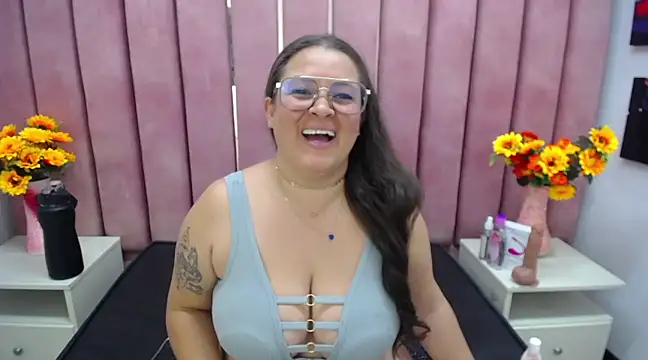 Snapshot of SaraThomso chatting on 01-28-25, 06:05 SaraThomso online show from 01-28-25, 06:05