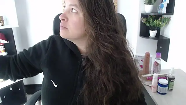 Snapshot of SaraThomso chatting on 02-07-25, 03:01 SaraThomso online show from 02-07-25, 03:01