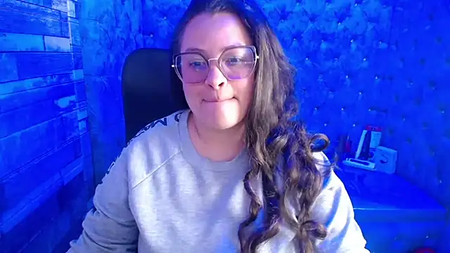 Snapshot of SaraThomso chatting on 09-18-25, 03:30 SaraThomso online show from 09-18-25, 03:30