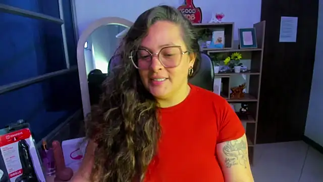 Snapshot of SaraThomso chatting on 09-30-25, 03:33 SaraThomso online show from 09-30-25, 03:33