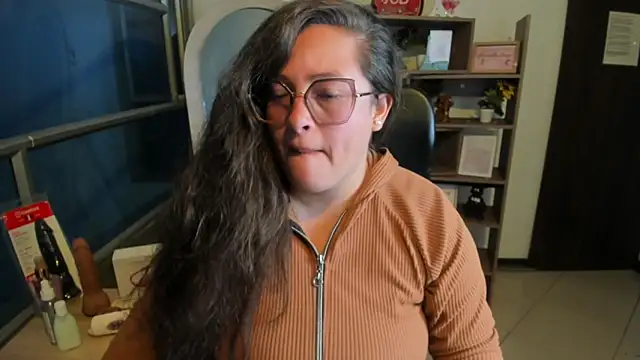 Snapshot of SaraThomso chatting on 11-07-25, 03:17 SaraThomso online show from 11-07-25, 03:17